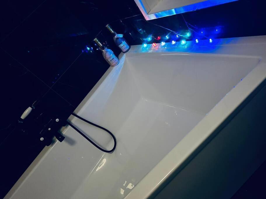 Love Room « L'Etreinte Doree » Illiers-Combray エクステリア 写真